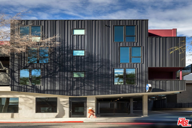 7617 Santa Monica Boulevard, West Hollywood CA: https://media.crmls.org/mediaz/6263e3bc-5e14-4171-b24b-eb66a3d341c0.jpg