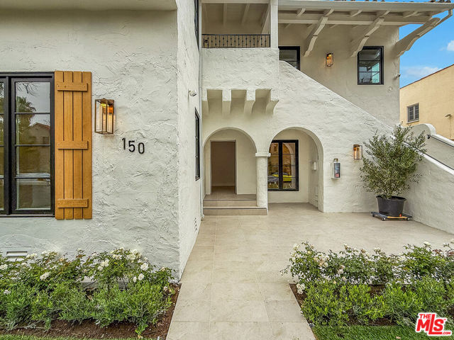 150 N Arnaz Drive, Beverly Hills CA: https://media.crmls.org/mediaz/626441a1-0120-40ae-a27b-d3af07c1aa8a.jpg