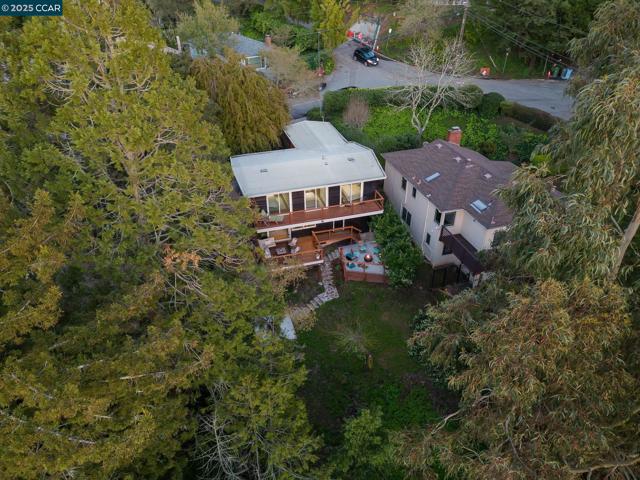 230 Fairlawn Dr, Berkeley CA: https://media.crmls.org/mediaz/62651316-a7f3-454c-9068-054c294f1d1a.jpg