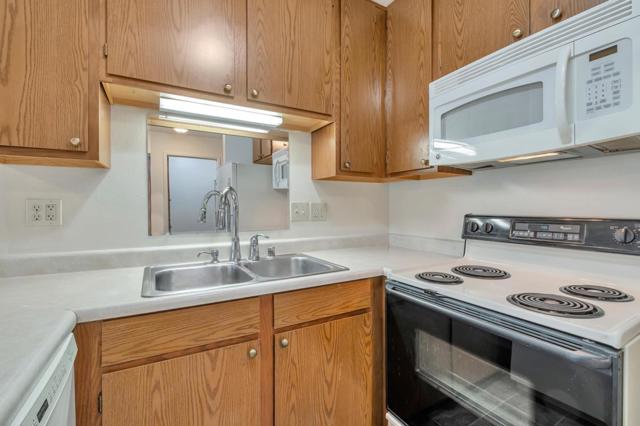 203 Vista Prieta Court, Santa Cruz CA: https://media.crmls.org/mediaz/6265a690-18ee-41ec-ad26-6360bf4afdcb.jpg