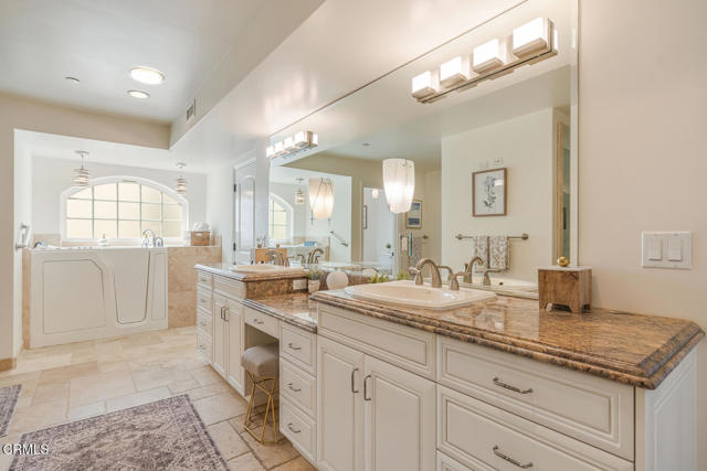1501 Mandalay Beach Road, Oxnard CA: https://media.crmls.org/mediaz/6265a843-4703-48f3-ba45-96a79c5b8c05.jpg