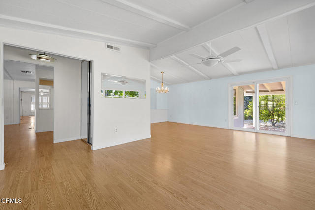 232 Talud Terrace Terrace, Camarillo CA: https://media.crmls.org/mediaz/6266402c-bbd4-4422-aa4e-46e633541e3b.jpg