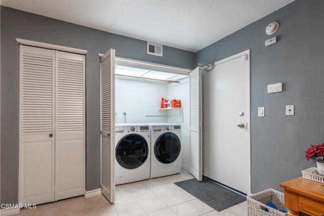 21901 Burbank Boulevard, Woodland Hills CA: https://media.crmls.org/mediaz/62664072-a22e-417a-9a1d-fa8d9739a77d.jpg