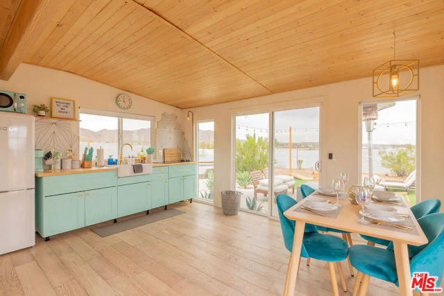 62177 Jericho Way, Joshua Tree CA: https://media.crmls.org/mediaz/6266995a-338f-4a99-a093-c431a14877d1.jpg