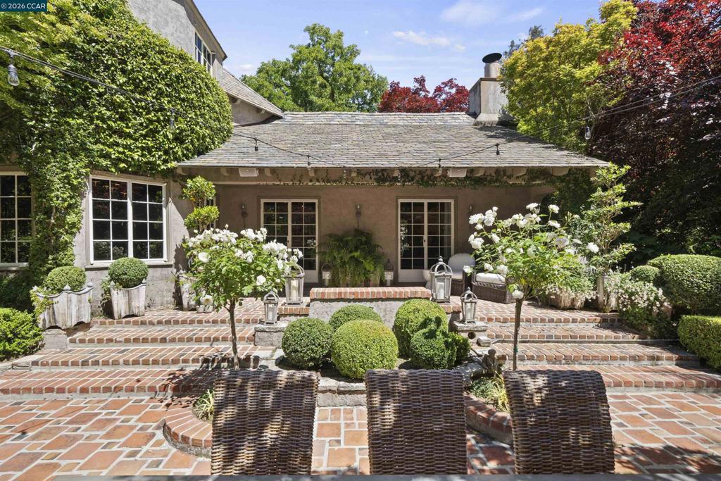 https://media.crmls.org/mediaz/6266b248-49d0-4628-a778-f1ee1678b4fb.jpg?preset=X-Large