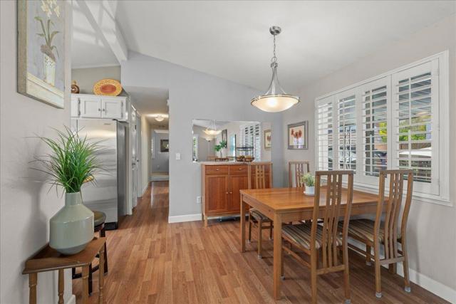 501 Moorpark Way, Mountain View CA: https://media.crmls.org/mediaz/626711d4-088c-4357-b5fb-43ff078719d6.jpg