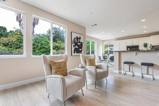 141 Pescara Blvd, Brentwood CA: https://media.crmls.org/mediaz/626726e7-f071-4e79-a5cb-555516aefdae.jpg