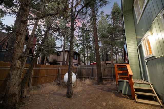 2063 10th Lane, Big Bear CA: https://media.crmls.org/mediaz/62675db8-6513-4dd1-91d9-199815599da2.jpg