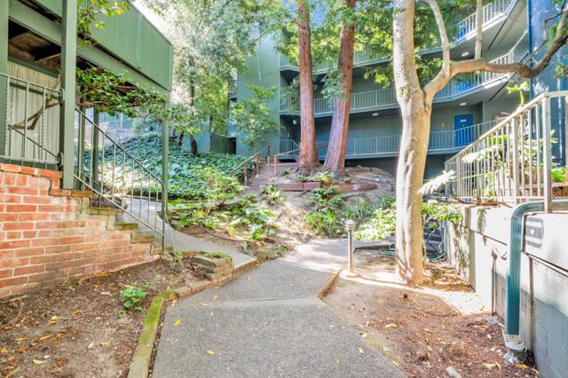 2700 Le Conte Avenue, Berkeley CA: https://media.crmls.org/mediaz/6267d945-5ea3-4783-a715-0eadbd5b92f5.jpg
