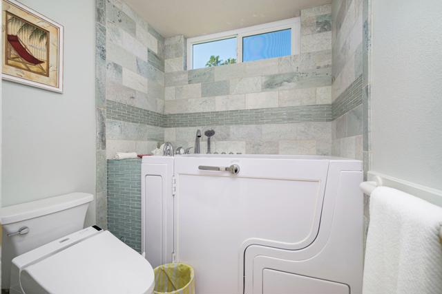 Image 39 of 50 For 370 Links Drive