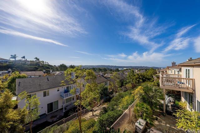 Detail Gallery Image 9 of 28 For 4175 Misty Ridge, San Diego,  CA 92130 - 4 Beds | 2/1 Baths