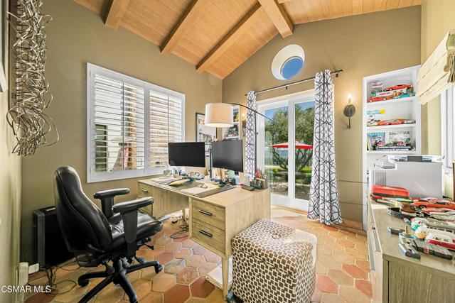 1451 E La Loma Avenue, Somis CA: https://media.crmls.org/mediaz/6268392d-eea5-4078-a3a4-b9449653e4cf.jpg