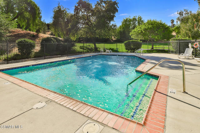 2098 Covington Avenue, Simi Valley CA: https://media.crmls.org/mediaz/62685b2c-4a8b-45b1-82ff-786903b30352.jpg