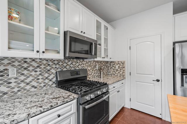 5031 Ballast Lane, San Diego CA: https://media.crmls.org/mediaz/6268a4bd-1073-49fa-94a7-07e3f93b9614.jpg