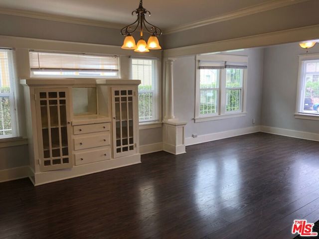 1604 La Fayette Road, Los Angeles CA: https://media.crmls.org/mediaz/626a1497-019f-42e8-aca6-c4ff8cc673aa.jpg