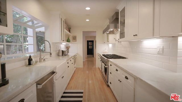 2625 Nichols Canyon Road, Los Angeles CA: https://media.crmls.org/mediaz/626a4b53-dfa2-455d-91a5-0241062b9507.jpg