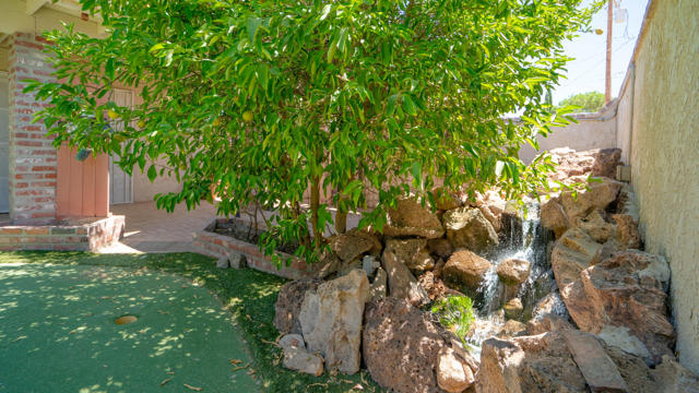 8582 Frontera Avenue, Yucca Valley CA: https://media.crmls.org/mediaz/626a4c12-9eef-4dba-a405-c0e2f2cc0525.jpg