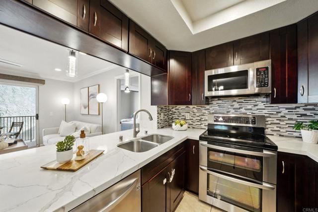 Detail Gallery Image 8 of 33 For 3078 Broadway #210,  San Diego,  CA 92102 - 2 Beds | 2 Baths