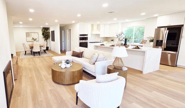 Detail Gallery Image 2 of 53 For 436 Montana Luna Ct, Escondido,  CA 92025 - 4 Beds | 2/1 Baths