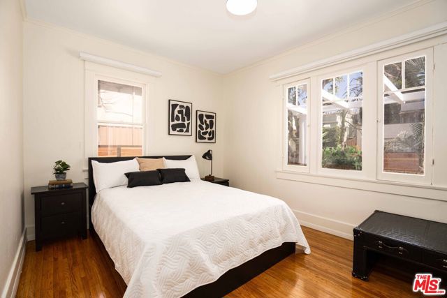 1277 W West Boulevard, Los Angeles CA: https://media.crmls.org/mediaz/626af130-984f-4f2c-a260-f14d98d8f4b0.jpg
