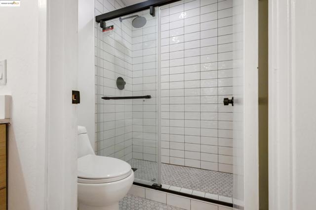 5 Admiral Dr, Emeryville CA: https://media.crmls.org/mediaz/626b50f8-f52e-49cf-9d0b-089cd26434bb.jpg
