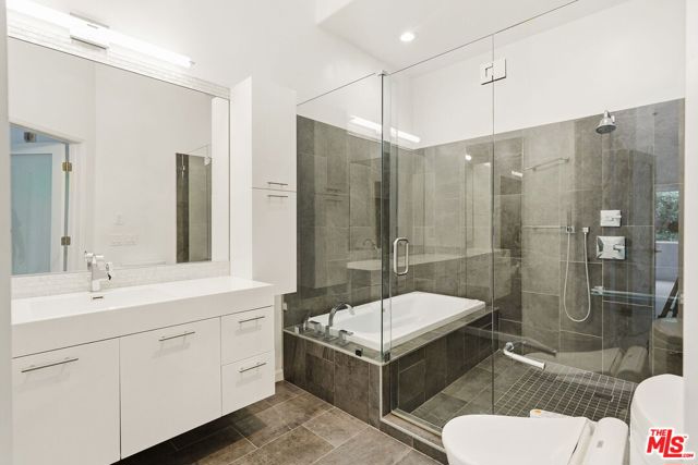 840 N Croft Avenue, Los Angeles CA: https://media.crmls.org/mediaz/626c1e07-2653-4861-b2d3-c66865bdd50a.jpg