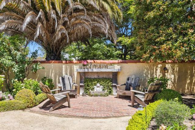 2307 Easton Drive, Burlingame CA: https://media.crmls.org/mediaz/626cfa12-0b85-4f5f-9805-1ac037158657.jpg