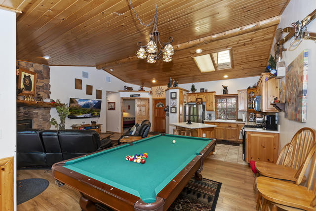 43259 Bow Canyon Road, Big Bear CA: https://media.crmls.org/mediaz/626d0921-8f30-4fbb-8ee2-2f33657e5baa.jpg