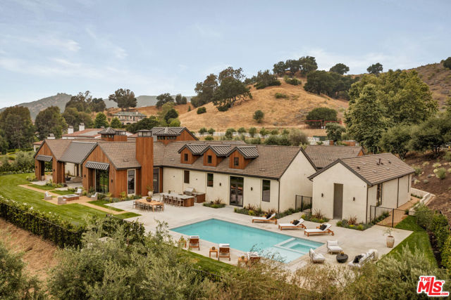 26719 Mulholland Highway, Calabasas CA: https://media.crmls.org/mediaz/626d4abf-22be-4dc6-b971-aec13abf9f6d.jpg
