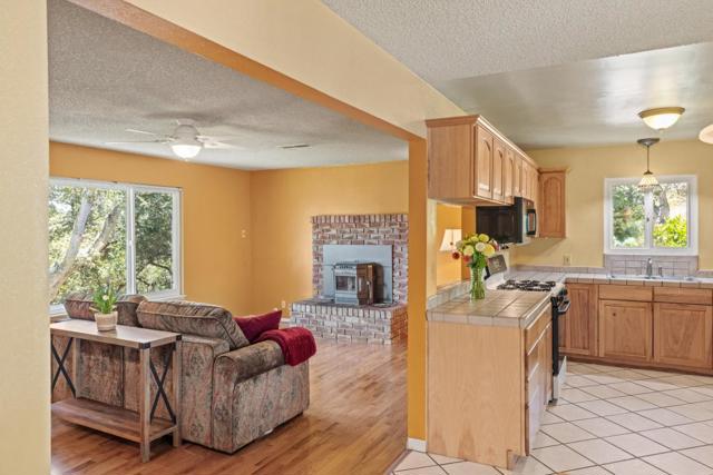 19060 Oak Heights Drive, Salinas CA: https://media.crmls.org/mediaz/626dc7bc-04a3-42cc-a8bd-c578e1322e9c.jpg