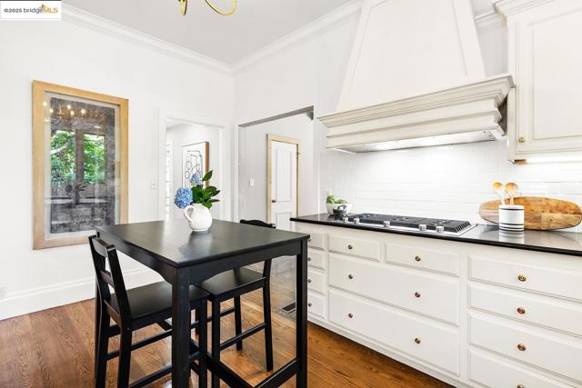 765 University Ave, Palo Alto CA: https://media.crmls.org/mediaz/626e40fe-429a-499c-b0e8-c6abff9be964.jpg