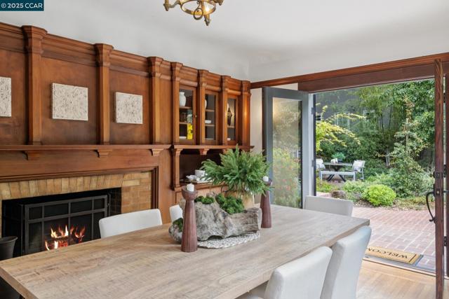 91 Tunnel Rd, Berkeley CA: https://media.crmls.org/mediaz/626f0bf3-d9fc-4897-8d38-77c59f50828e.jpg