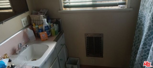 2308 W 117th Street, Hawthorne CA: https://media.crmls.org/mediaz/626faaa7-2fdb-4421-9914-5a8f20d370f6.jpg