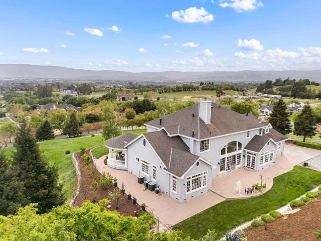 9560 Via Del Oro, Gilroy CA: https://media.crmls.org/mediaz/626fb8ff-8ac6-469e-a580-123d9cb811fc.jpg