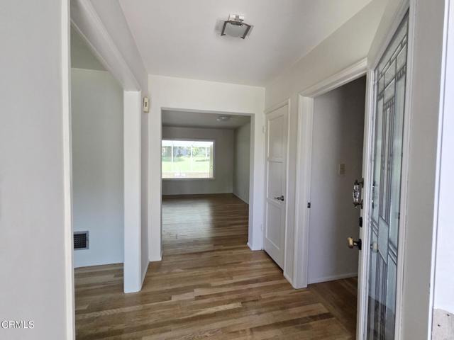 Detail Gallery Image 3 of 32 For 3815 Mayfair Dr, Pasadena,  CA  - 3 Beds | 2 Baths