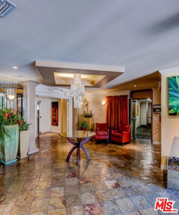 740 S Burnside Avenue, Los Angeles CA: https://media.crmls.org/mediaz/626fc9ab-304d-4770-af11-aa5b386ebf99.jpg