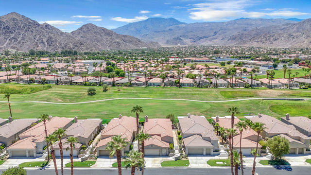 78079 Calle Norte, La Quinta CA: https://media.crmls.org/mediaz/626ff77f-c5c5-43d2-a450-8171f1dfb0c5.jpg