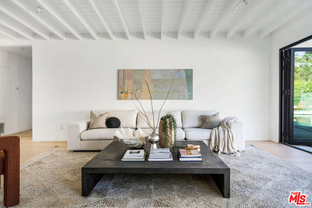 2600 Zorada Drive, Los Angeles CA: https://media.crmls.org/mediaz/62702999-3d6f-4975-8af9-0c32dce1265b.jpg