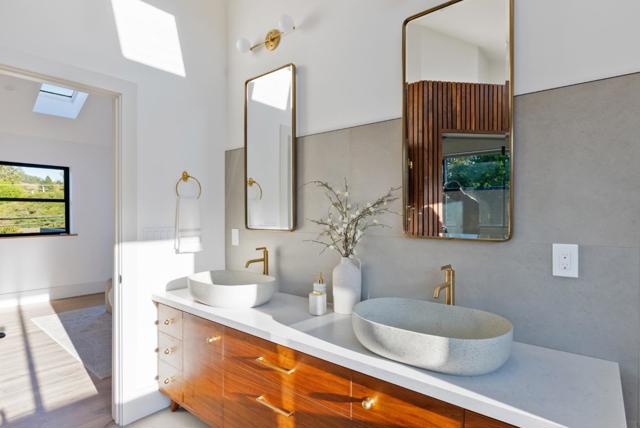 3240 N Main Street, Soquel CA: https://media.crmls.org/mediaz/6270ed38-b1b5-47a3-82a1-4e1623bb5ef5.jpg