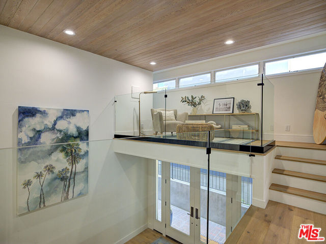 209 19th Street, Manhattan Beach CA: https://media.crmls.org/mediaz/6270f4e5-3e25-402b-b05a-a0f353ee2468.jpg