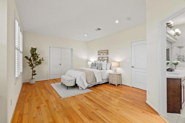 986 Governors Bay Drive, Redwood City CA: https://media.crmls.org/mediaz/62714fb0-8531-49aa-8c2d-5f57e53c5218.jpg