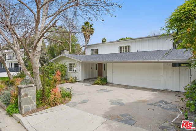 5220 Melvin Avenue, Tarzana CA: https://media.crmls.org/mediaz/62715358-49f4-48df-a2a4-860b0534f2ca.jpg