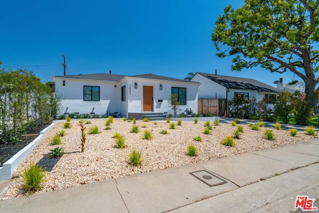 7832 Croydon Avenue, Los Angeles CA: https://media.crmls.org/mediaz/62719a38-4e4e-4ad6-b3e3-bf38191b7512.jpg
