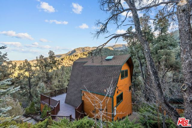 2222 Gimmewald Place, Pine Mountain Club CA: https://media.crmls.org/mediaz/6271a56a-1c42-4f3e-9236-89b4d18df445.jpg