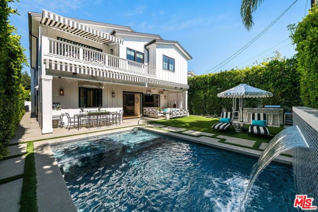 4365 Kraft Avenue, Studio City CA: https://media.crmls.org/mediaz/6271d9d7-c4cd-476b-98ba-c8ff84240790.jpg