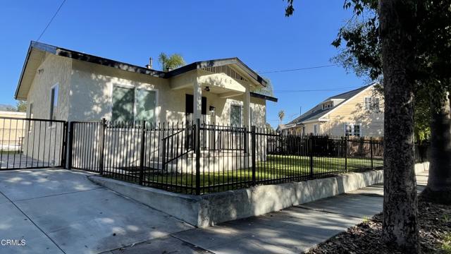 862 Sunset Avenue, Pasadena CA: https://media.crmls.org/mediaz/6271db2f-4ac9-4858-b1d0-f862f389a31c.jpg