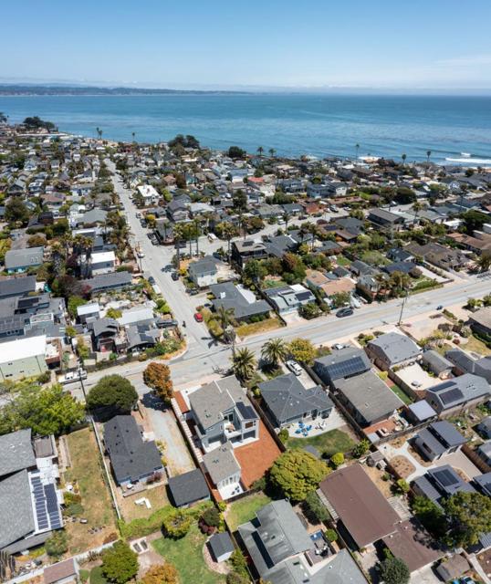 355 30th Avenue, Santa Cruz CA: https://media.crmls.org/mediaz/6271e091-19bc-4c25-8808-a2d913c5a2dc.jpg