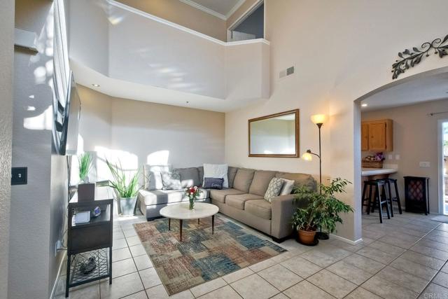 Detail Gallery Image 7 of 26 For 1737 Promenade Cir, Vista,  CA 92083 - 3 Beds | 2/1 Baths