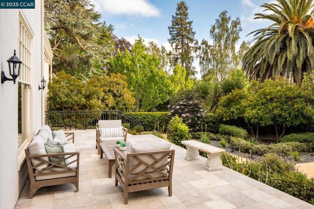 25 Crocker Ave, Piedmont CA: https://media.crmls.org/mediaz/62726b00-cdb0-4152-834f-d8573d14eea6.jpg