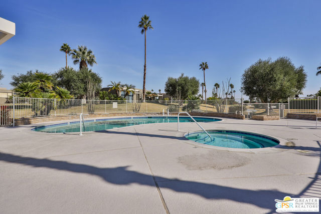833 N Calle De Flora Vista, Palm Springs CA: https://media.crmls.org/mediaz/6272ae9a-d098-497a-8ed9-e4cd80ba7bb4.jpg